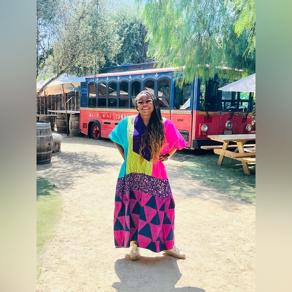 Vibrant Multi-Color Dye Lab (brand) Agbada/ Kaftan. One Size, About 48.5” Long. - Picture 3 of 8